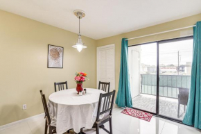 Houston Condo with Pool Access about 1 Mi to NRG Stadium